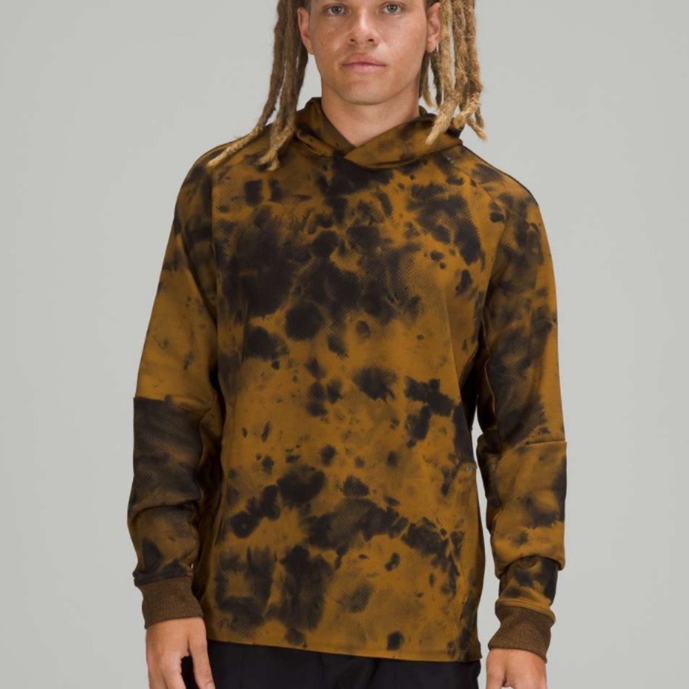 Lululemon Textured Tech Hoodie 
Diamond Dye Gold Spice Black Mens size M‎